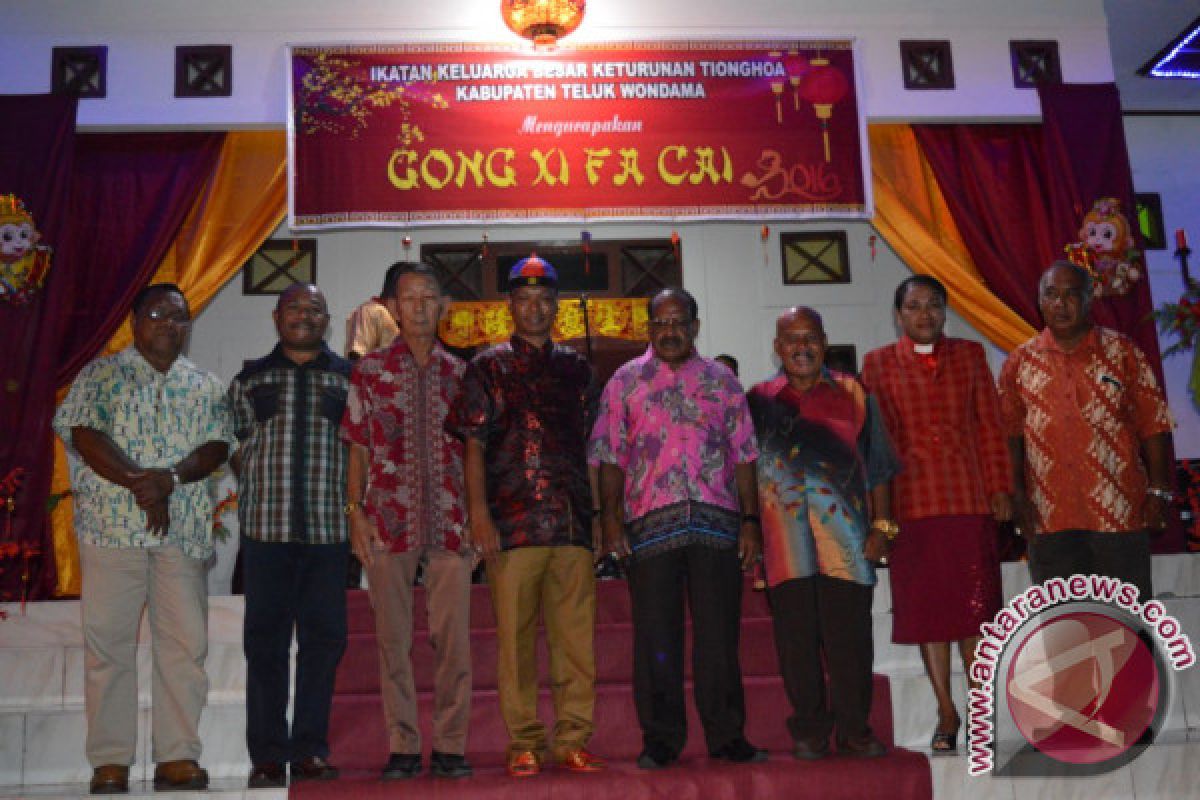 Atraksi Barongsai Meriahkan Tahun Baru Imlek di Teluk Wondama