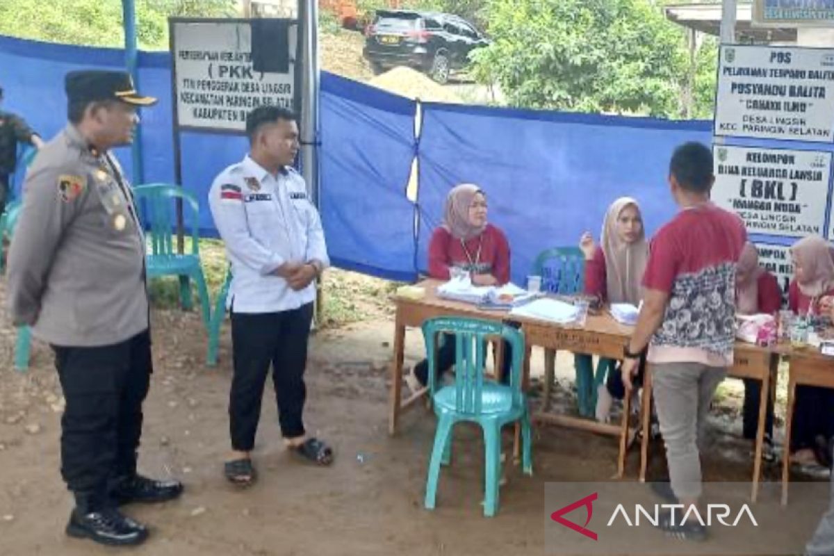 Wakapolres Balangan pantau TPS pastikan pemilihan BPD lancar