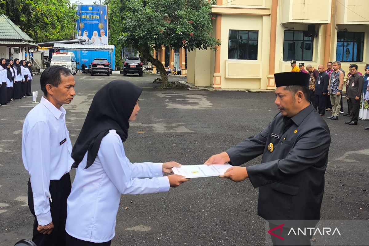 Bupati HST serahkan 235 SK CPNS dan PPPK formasi tahun 2024