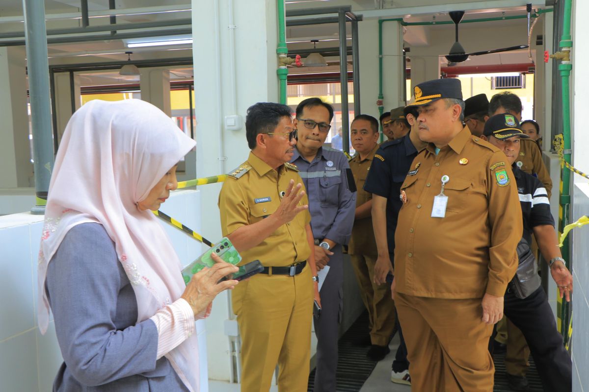 Wali Kota Tangerang pastikan keamanan pedagang-pembeli di Pasar Anyar