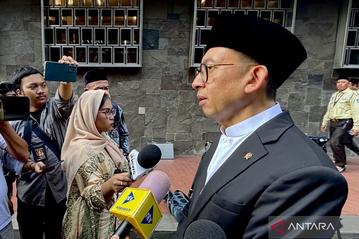 Fadli Zon dukung stop aktivitas tambang di Raja Ampat