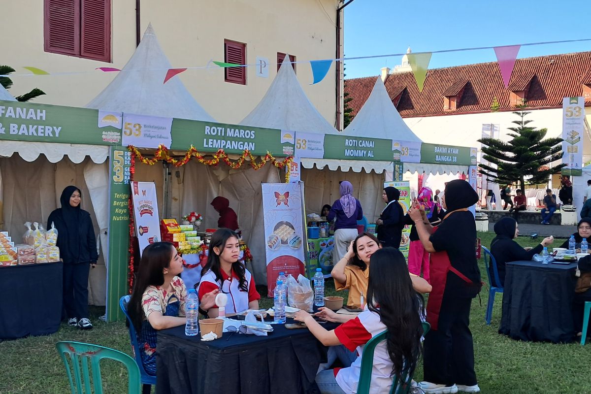 Pembagian 53 ribu roti di Kota Makassar pecahkan rekor MURI