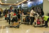 Arus balik melalui Bandara El Tari masih tinggi di hari pertama masuk kerja