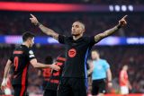 Bermain dengan 10 pemain, Barca bungkam Benfica 1-0