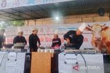 Puluhan chef DIY dan Jateng layani warga masak daging kurban di Masjid Gedhe