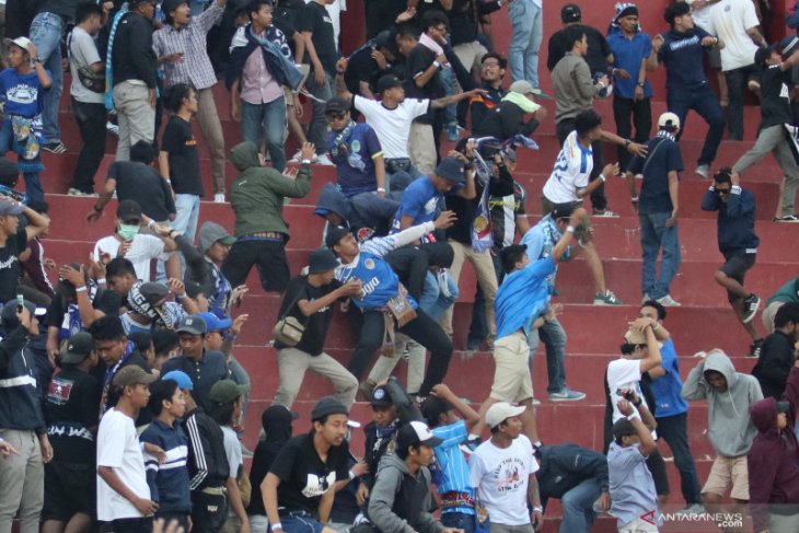 Ricuh suporter PSIM Yogyakarta